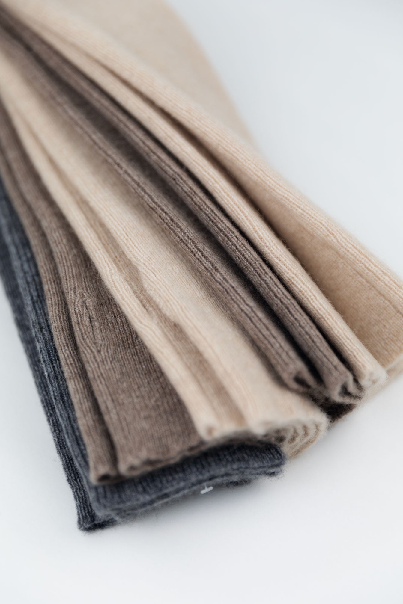 Cashmere arm warmers in natural colours