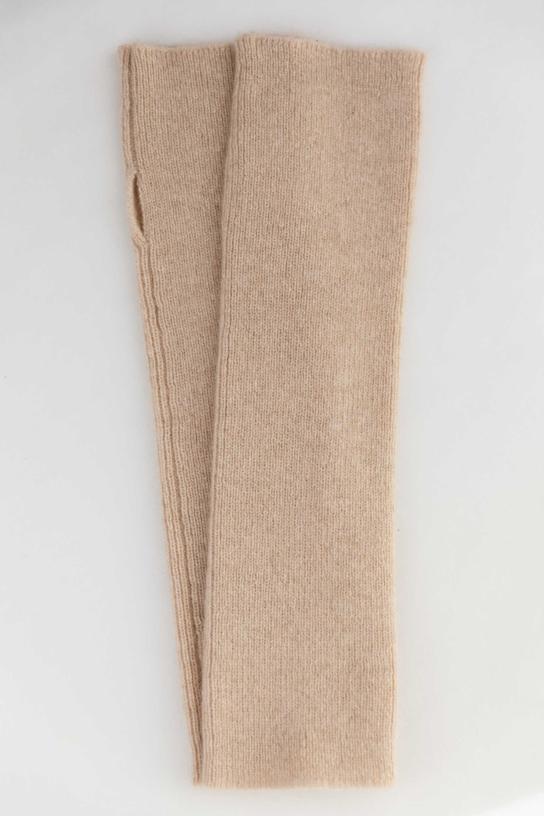 Cashmere arm warmers in beige