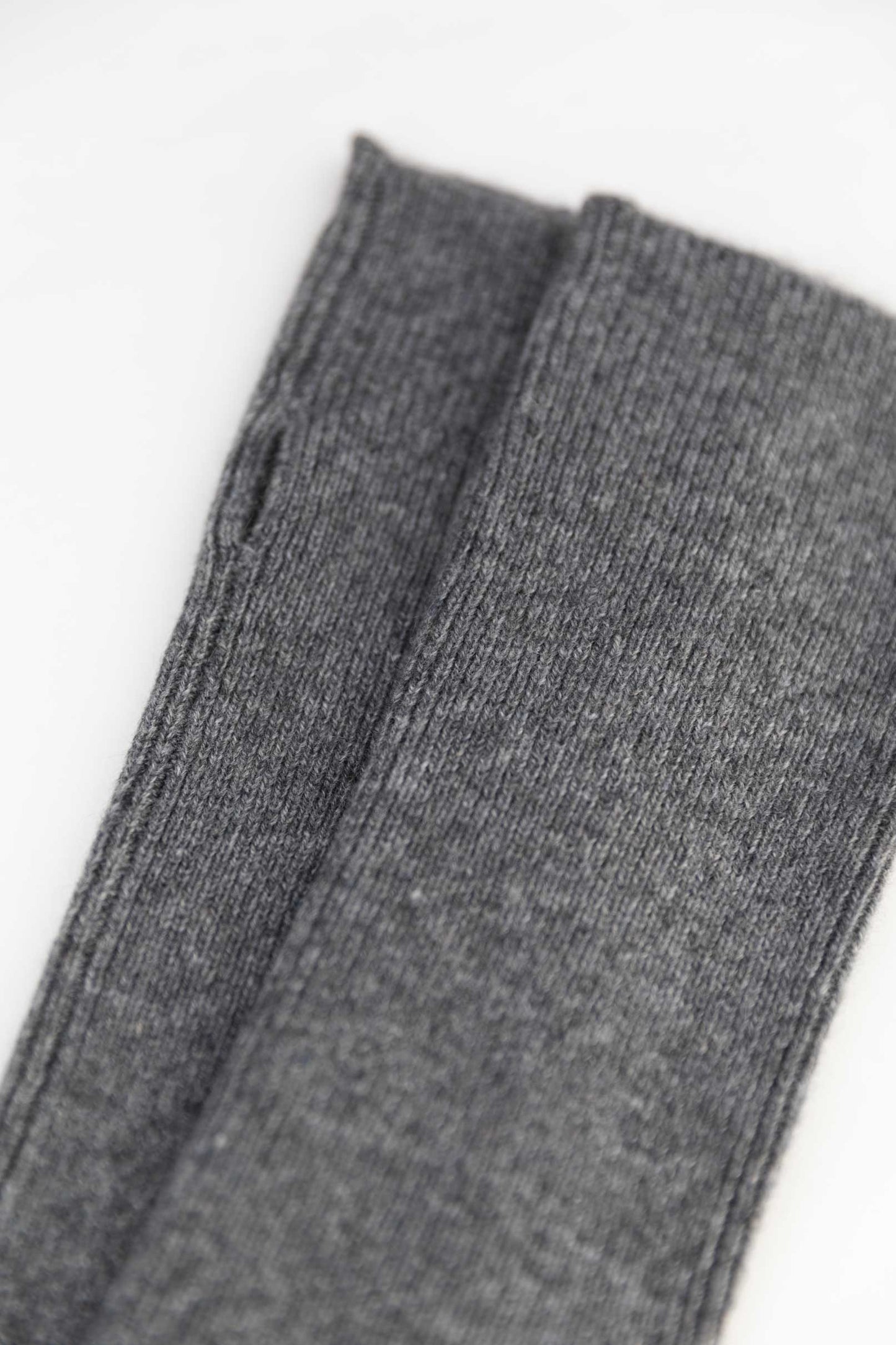 Cashmere arm warmers in grey
